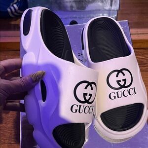 Gucci Black and White Logo Slides
